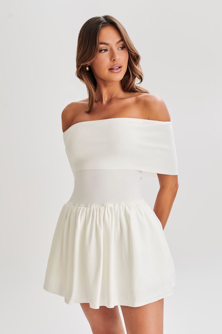 Romance for days. Explore chic sophistication in the LYDIA Off Shoulder Knit Mini Dress that seamlessly merges timeless elegance with modern flair. Featuring an off-shoulder neckline and fitted bodice for a flattering silhouette, it adds a touch of grace to your curves. The off-shoulder overlay panel and gathered skirt with a tulle underlay create a dynamic and romantic movement. Unlined for sensuality, the dress is crafted from a luxurious knit fabrication, ensuring both style and comfort. With Romantic Movement, Glitter Prom Dresses, Dresses Date Night, Short Summer Dresses, Sequin Prom Dresses, Prom Dress Shopping, Green Prom Dress, Satin Prom Dress, Pink Prom Dresses