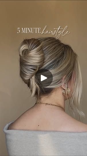 Gold Hair Accessories, Goddess Hairstyles, Fast Hairstyles, Updo Hairstyles, Holiday Hairstyles, Healthy Beauty, Quick Hairstyles, Gold Hair, Hair Care Tips