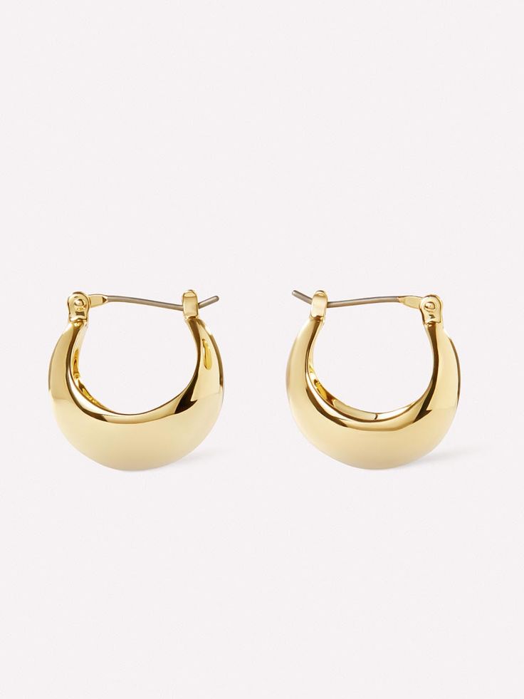 The Abby Hoop Earrings are the epitome of elegance and grace. This fashion editors' favorite lends a touch of class to any outfit, and has been most recently spotted on Kiernan Shipka. Never too much or too subtle, the polished hoops are just the right touch to elevate your daily look.  14k Gold plated  Contemporary design & glossy look  Classy, feminine & elegant Recycled Gold Jewelry, Onyx Signet Ring, Kiernan Shipka, White Gold Hoops, Gold Gemstone Ring, Gold Cross Necklace, Gold Statement Earrings, Solid Gold Earrings, Mismatched Earrings