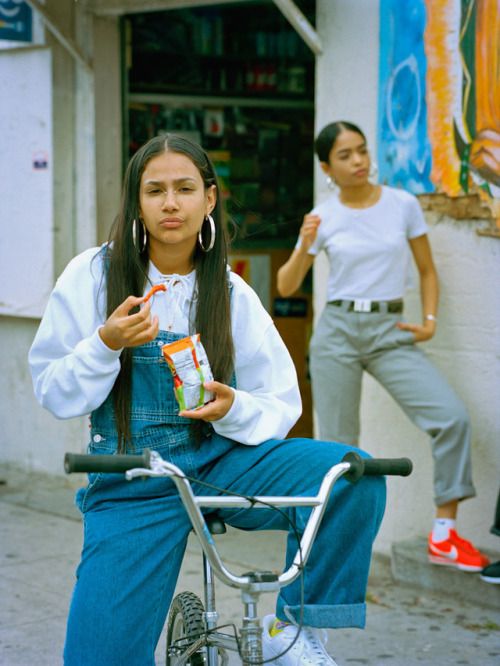 Chicana Style Outfits, Look Hip Hop, Sup Girl, Looks Hip Hop, Sneakers Hypebeast, Highsnobiety Fashion, Chola Style, Estilo Cholo, Chicana Style