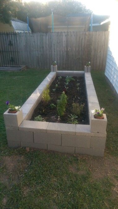 an empty garden bed in the middle of a yard