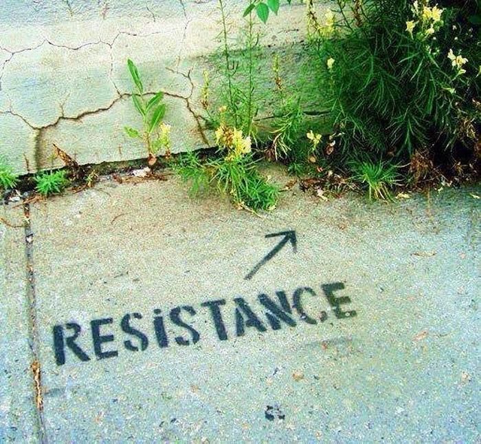 a sign that says resistance on the sidewalk