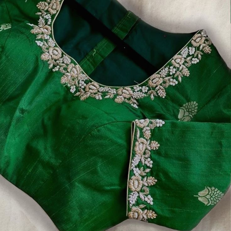 Dark Green Blouse Designs, Computer Work Blouse Designs, Green Blouse Designs, Maggam Blouses, Dark Green Blouse, Magam Work, Work Blouse Designs, Blouse Works, Best Blouse Designs