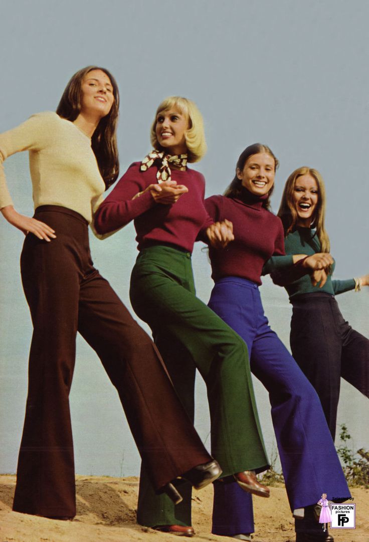 Mid to later 70s. High waisted flared pants and tight tops. Almost a uniform for younger women of the time. clare-authoritave 1970s Fashion Women, 70s Women Fashion, Chique Outfit, Mode Retro, High Waisted Flare Pants, 60s 70s Fashion, Fashion 70s, 60s And 70s Fashion, 70s Women