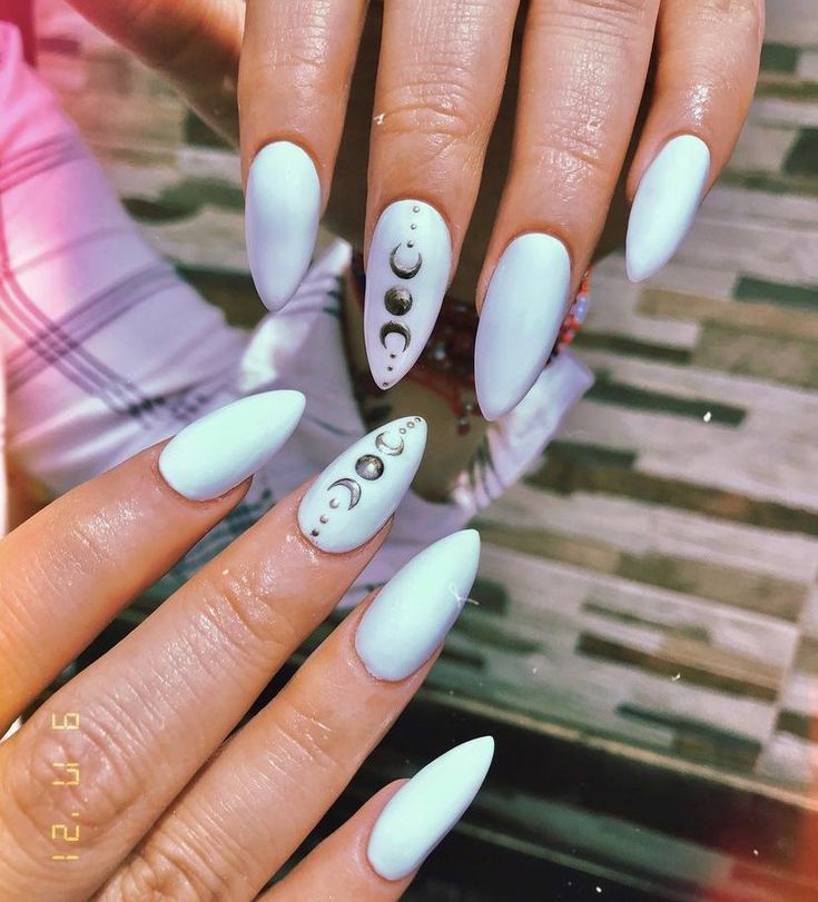 #nailart #nails #magicnails #instagram #witchnails #witchyvibes #art #escultura #naturenail #moon #moonnail #aesthetic Mystic Nails, Witch Nails, Witchy Nails, Magic Nails, Moon Nails, Goth Nails, Grunge Nails, Minimalist Nails, Fancy Nails