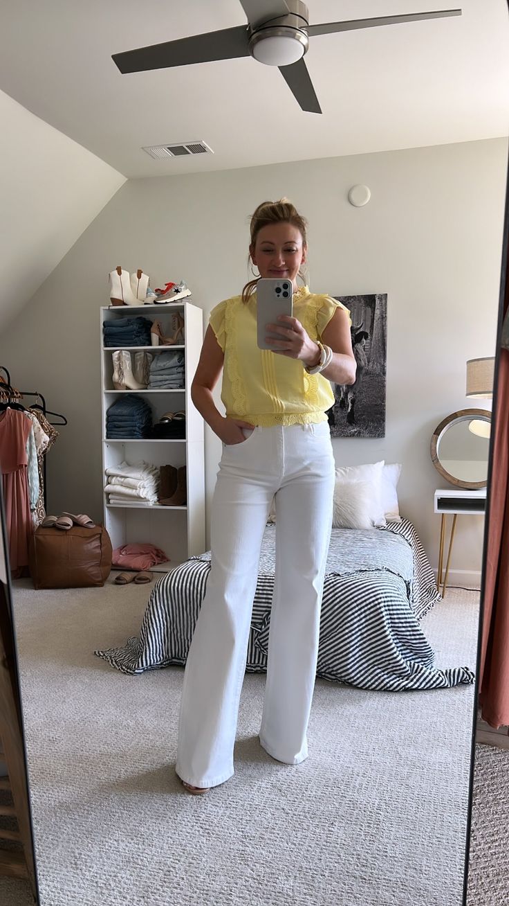 High-waist, wide leg jeans are IN! Clean lines for a crisp spring or summer outfit Zipper fly True to size. Risen Brand Wide Leg White Jeans Outfit, White Wide Leg Jeans Outfit, White Wide Leg Jeans, Jean Fits, Wide Leg Jeans Outfit, White Jeans Outfit, Preppy Clothes, Jeans Outfit, Preppy Outfits