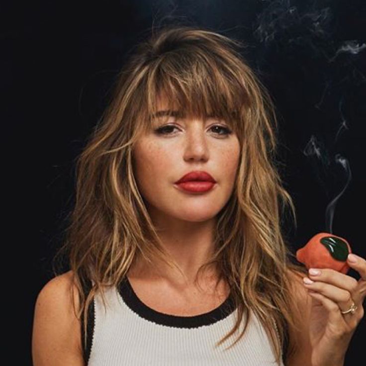 Shaggy Bronde with bangs Wavy Hair With Fringe, Hair With Fringe Bangs, Hair With Fringe, Fringe Bangs, Medium Long Hair, Trendy Hair Color, Long Wavy Hair, Hair Color Balayage, Everyday Hairstyles