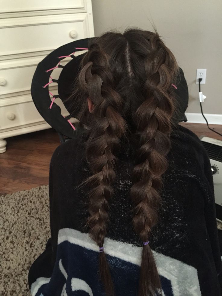 Hairstyles Brunette Braided, Thick Brunette Hairstyles, Dutch Braid Brunette, Brunette Dutch Braids, Pretty Quick Hairstyles, Brunette Braided Hairstyles, Dutch Braid Aesthetic, Long Brown Hair Braids, Fluffy Dutch Braids