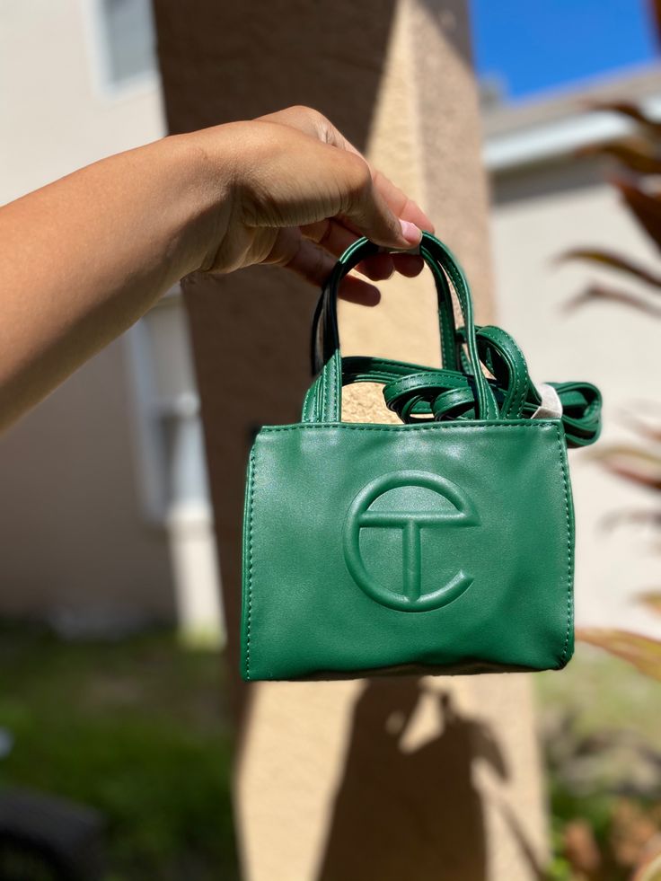 #telfar #bagsandpurses #bag #green #trendy #fashion Dark Green Telfar Bag, Telfar Aesthetic, Green Telfar, Bag Wishlist, Telfar Bags, Cali Vibes, Telfar Bag, Dream Bags, Fancy Things