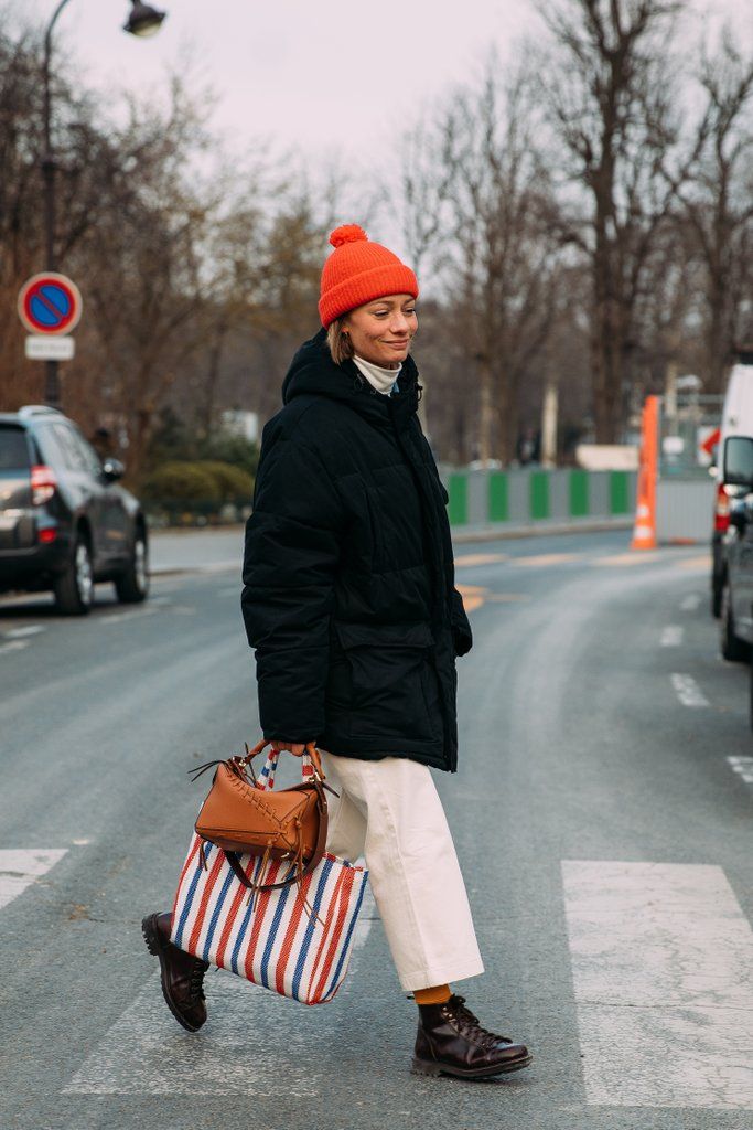 Day 2 | Street Style at Paris Fashion Week Fall 2018 | POPSUGAR Fashion Photo 1 2018 Street Style, 2020 Street Style, Mode Hippie, Paris Mode, Popsugar Fashion, Retro Mode, Style Winter, Looks Street Style, Street Fashion Photography