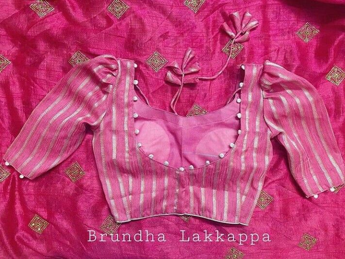 Latest Blouse Back Neck Design, Normal Blouse Designs, Blouse Designs For Back, Normal Blouse, Blouse Designs Aari Work, Latest Blouse Neck Designs, Blouse Back Neck Design, Back Neck Design, Blouse Back Neck