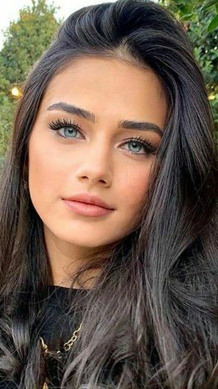 Healthy Hair Colors, Beautiful Natural Hair, Most Beautiful Eyes, Beautiful Lips, Pretty Eyes, Young And Beautiful, Women Hairstyles, Beauty Face, Beautiful Eyes