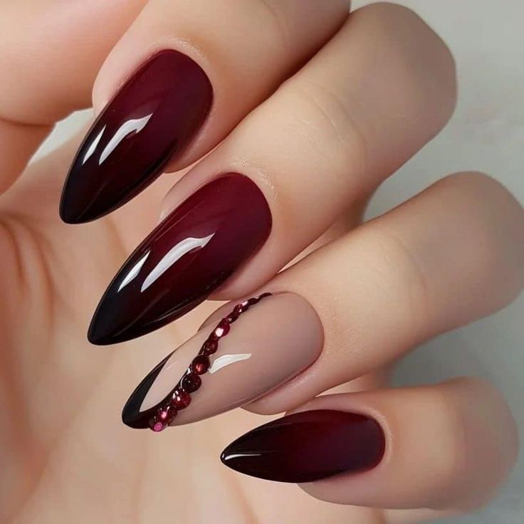 Burgundy Nail Designs, Deep Red Nails, Brown Acrylic Nails, Burgundy Nails, Best Nail Art Designs, Valentine's Day Nails, Black Nails, Nail Designer, Almond Nails