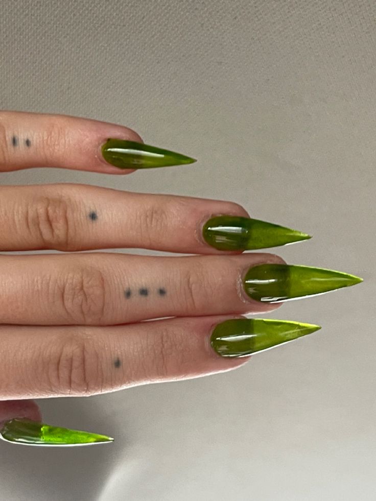 Green Claw Nails, Green Transparent Nails, Clear Green Nails, Green Stilleto Nails, Green Jelly Nails, Radiant Nails, Moss Nails, Jelly Nail Designs, Stained Glass Nail Art