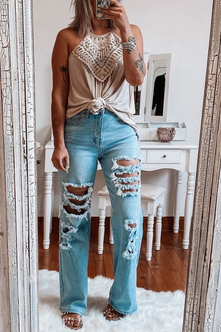 Distressed Flare Jeans, Country Style Outfits, Western Wear Outfits, Cute Country Outfits, Western Style Outfits, Western Outfits Women, Clothes Outfits, Cowgirl Outfits, Country Outfits