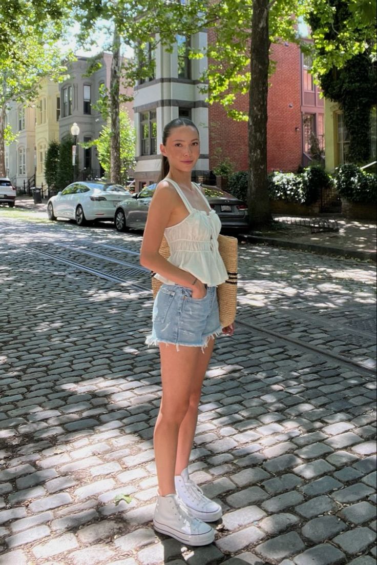 Basic Summer Outfits, Spain Outfit, Nyc Outfits, European Summer Outfits, Europe Outfits, Outfit Inspo Summer, Italy Outfits, Looks Street Style, Outfits Verano