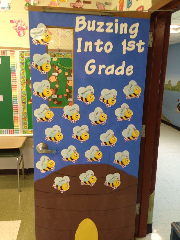 a bulletin board with bees on it and the words buzzing into 1st grade written below