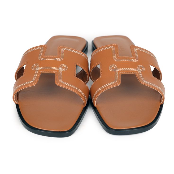 This pair of Oran Sandals are in Natural Veau Brode with the iconic H crossover strap and beige leather soles. Origin: ItalyCondition: New and never wornAccompanied by: Hermes box, dustbags, and carebookSize: 39.5 EU Hermes Oran Sandals, Louis Vuitton Petite Malle, Damier Azur Speedy, Lv Neverfull Mm, Jewelry Gift Guide, Neverfull Mm Monogram, Hermes Box, Hermes Oran, Louis Vuitton Damier Azur