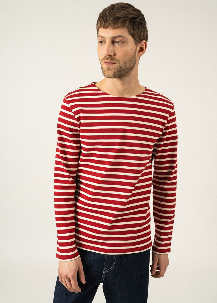 In heavy cotton jersey, this essential basic, almost a sweatshirt, is proud of its authenticity and reinvents itself from year to year in the season's colors. Its masculine straight fit around the waist and down the hips with full-length sleeves make it suitable for both men and women looking for a boyfriend fit. Please refer to the sizing guide to identify your best fit (please note that the sizing of this unisex item is based on men's sizes). For a more fitted shape at the waist, MERIDAME II i Breton Stripes Outfit Men, Looking For A Boyfriend, Maroon Long Sleeve Shirt Outfits Men, Saint James Striped Shirt, Relaxed Fit Three Stripes Sportswear T-shirt, Breton Stripe Shirt, Breton Shirt, Collegiate Long Sleeve Red T-shirt, Striped Shirts