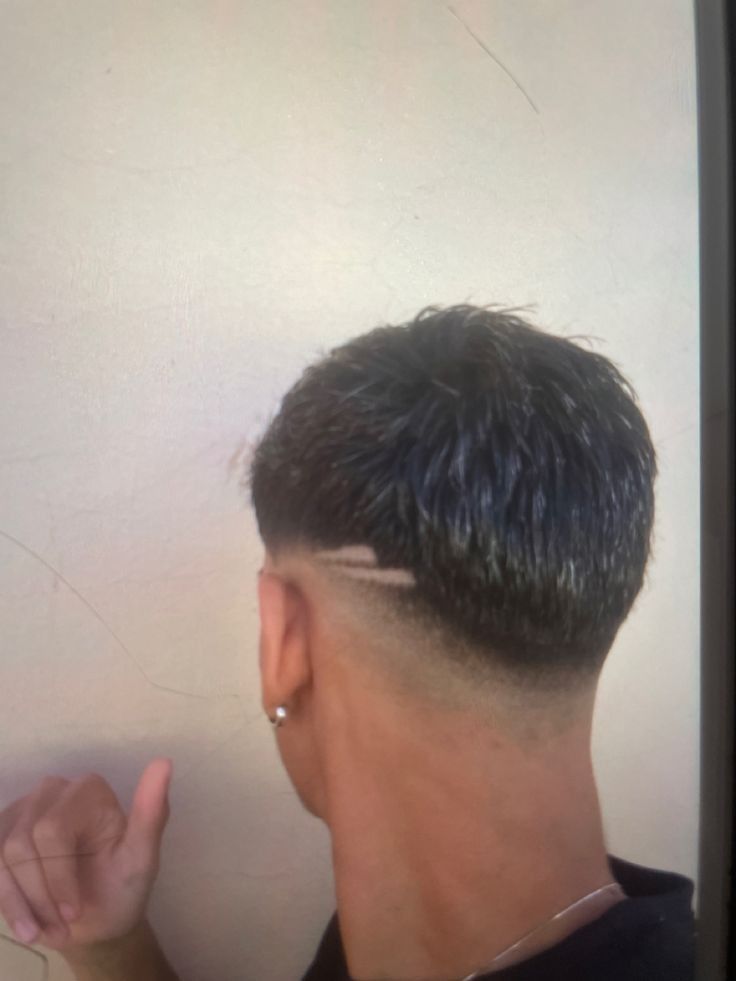 Semi Bald Haircut Men, V Cut Hair Men, V Fade Haircut Men, Semi Bald Haircut, Low Fade Cut, V Haircut, Low Fade Haircut Men's, Bald Haircut, Very Short Hair Men