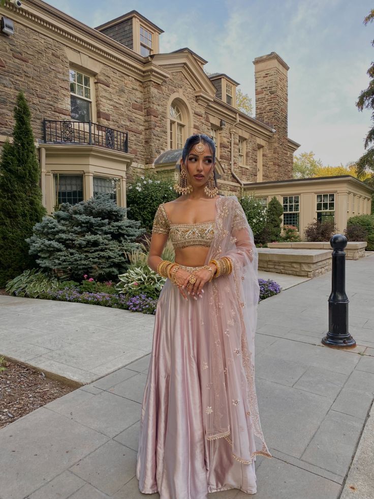 Girl wearing mauve lengha standing infront of mansion Desi Outfits Aesthetic, Champagne Lehenga, Indian Prom Dresses, Indian Outfits Modern, Desi Fits, Simple Lehenga, Desi Outfits, Indian Outfits Lehenga, Fancy Sarees Party Wear