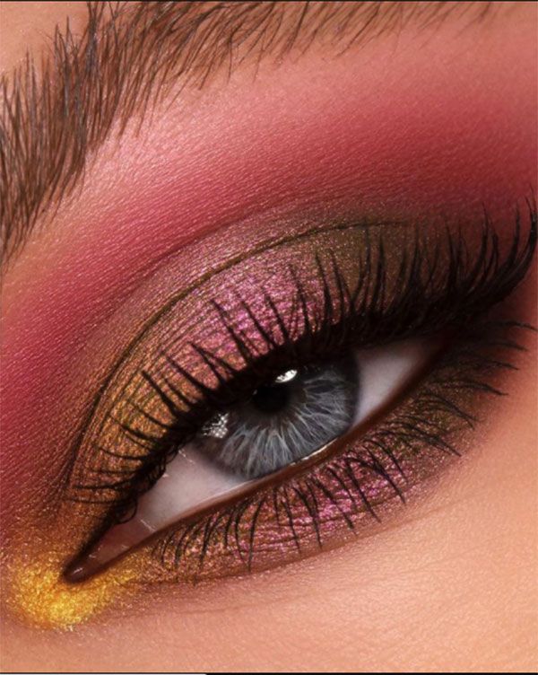 Pat McGrath Real by @avoevodina using #MothershipVIII #DivineRoseII Eye Palette (VR SEXTRATERRESTRIAL, ROSE SEDUCTION, and GOLD LUST 001) also PermaGel Ultra Glide Eye Pencil in shade BLK COFFEE. #patmcgrathreal #eyeshadowpalette #eyeshadow #makeup #beauty Eye Colours, Valentine Nail, Metallic Eyes, Graphic Makeup, Valentine Nail Art, Beautiful Eye Makeup, Dramatic Eyes, Beauty Tricks, Makeup Artistry