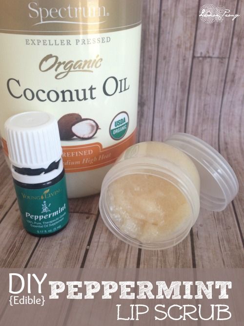 DIY All-Natural Peppermint Lip Scrub! This would be great to make for Mother's Day or Easter! Peppermint Lip Scrub, Homemade Bath, Diy Kosmetik, Organic Lip Balm, Diy Scrub, Diy Lips, Young Living Oils, Homemade Bath Products, Diy Recipes