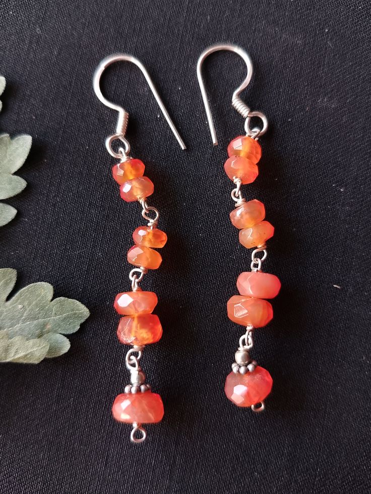 Carnelian gemstone beaded silver earring, earring gift for her, carnelian faceted rondelle beads earrings, boho earring, every day earrings, gift for daughter, gemstone beaded sterling silver earrings hand made with love and passion. Item: carnelian earring pair Metal: sterling silver Metal purity: 92.5% Length: 6.25 cm Copper Jewelry Tutorial, Boho Earring, Carnelian Earrings, Wire Jewellery, Beaded Earrings Diy, Diy Jewelry Unique, Earrings Diy, Handmade Jewelry Tutorials, Earring Gift