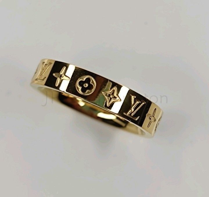 Rings Luxury Jewellery, Lv Ring For Women, Lv Rings, Lv Ring, Lv Jewelry, Louis Vuitton Ring, Designer Things, خواتم خطوبة, Tweed Shirt