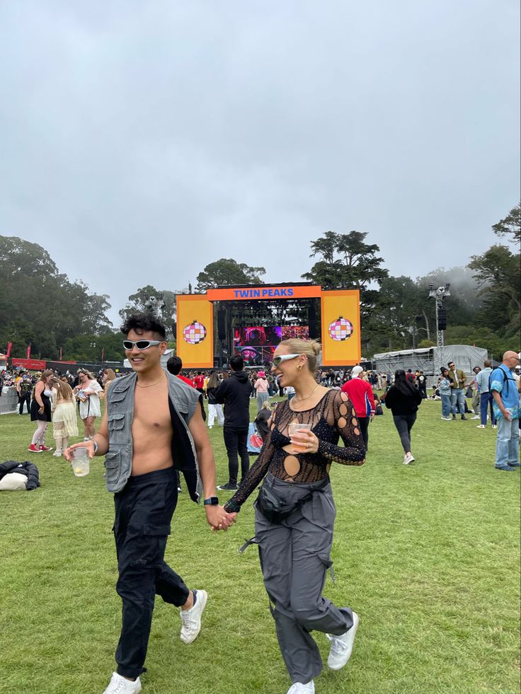 Rave Outfits For Couples, Matching Couple Outfits Festival, Couple Edm Outfits, Group Festival Outfits Matching, Music Festival Couple Outfits, Couple Coachella Outfits, Ultra Music Festival Outfits Rave, Couple Outfits Festival, Opener Festival Outfit