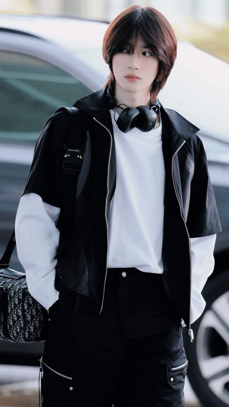 Beomgyu Airport, Asian Man, Choi Beomgyu, Txt Beomgyu, Emo Boys, Airport Style, Kpop Guys, Nature Scenes, Boyfriend Pictures