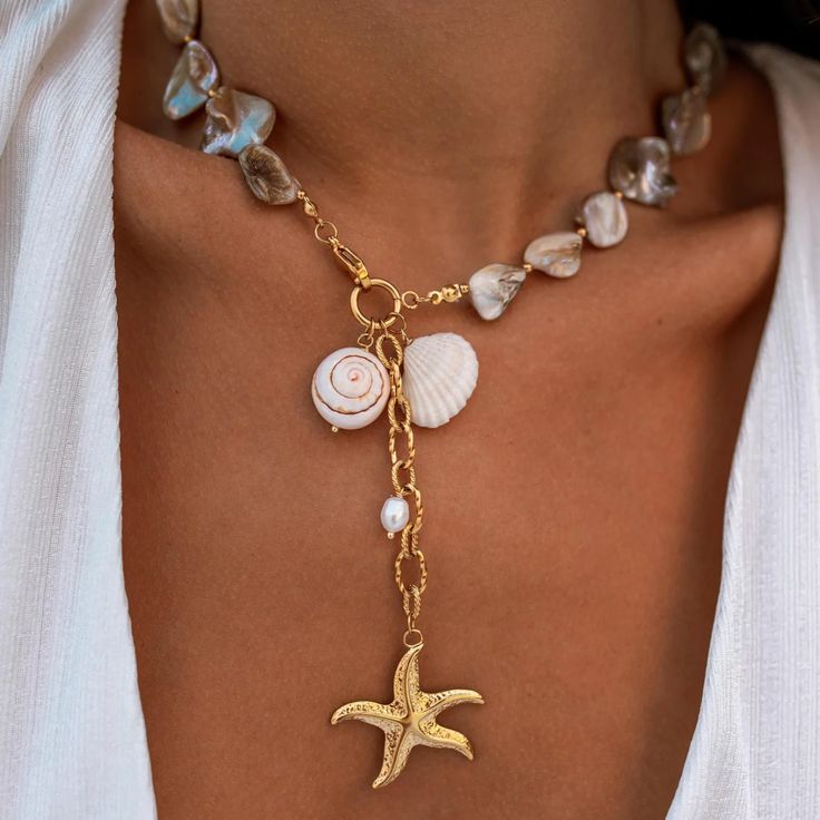 18K Gold-Plated Stainless Steel Shell Coating Nickel-Free Lead-Free Hypoallergenic Lobster Clasp 16" Chain/Lariat 4" long Toggle closure with lobster clasp Water Resistant Pearl Seashell, Chunky Pearl Necklace, Sea Necklace, Ocean Aesthetic, Chunky Pearls, Starfish Pendant, Starfish Necklace, Shell Jewelry, Holiday Jewelry