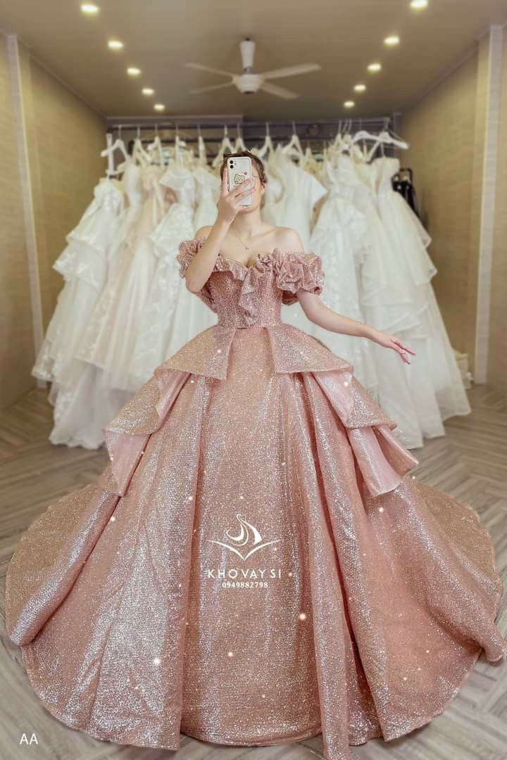 Debut Gowns 18th Elegant, Debut Gown, Beautiful Gown Designs, Debut Gowns, Debut Dresses, Beautiful Ball Gowns, Bridal Party Gowns, Ethereal Dress, Pretty Quinceanera Dresses