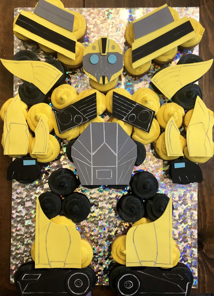 a cake made to look like a bumble bee from the movie