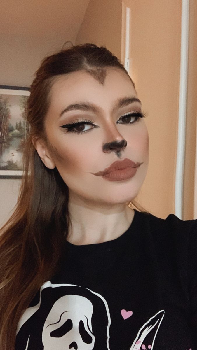 White Wolf Makeup, Werewolf Woman Costume, Wearwolf Makeup, Werewolf Makeup, Halloween Ideias, Wolf Makeup, Halloween Werewolf, Scar Makeup, Werewolf Costume