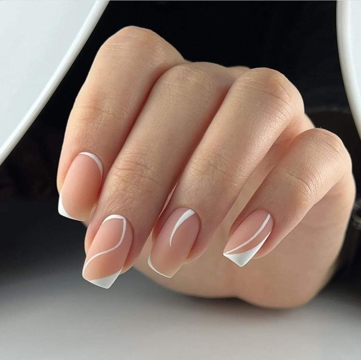 Nails For Working Hands, Short Nail Tip Ideas, French Nails Cortas, Short Office Nails, Apres Gel X Nails Design, French Nails Manicure, Nails Basic, White Tip Nails, French Tip Nail Designs