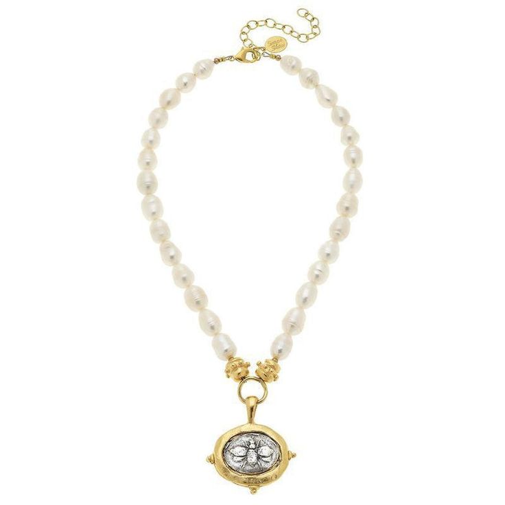 Oval Bee medal on freshwater pearls with toggle closure Approx 16" long Handcast with gold plate Toggle Closure Made in Texas Metal Bee, Susan Shaw, Bee Pendant, Freshwater Pearl Necklace, Handmade Jewelry Designs, 24kt Gold, Pearl Pendant Necklace, Freshwater Pearl Necklaces, San Antonio Tx