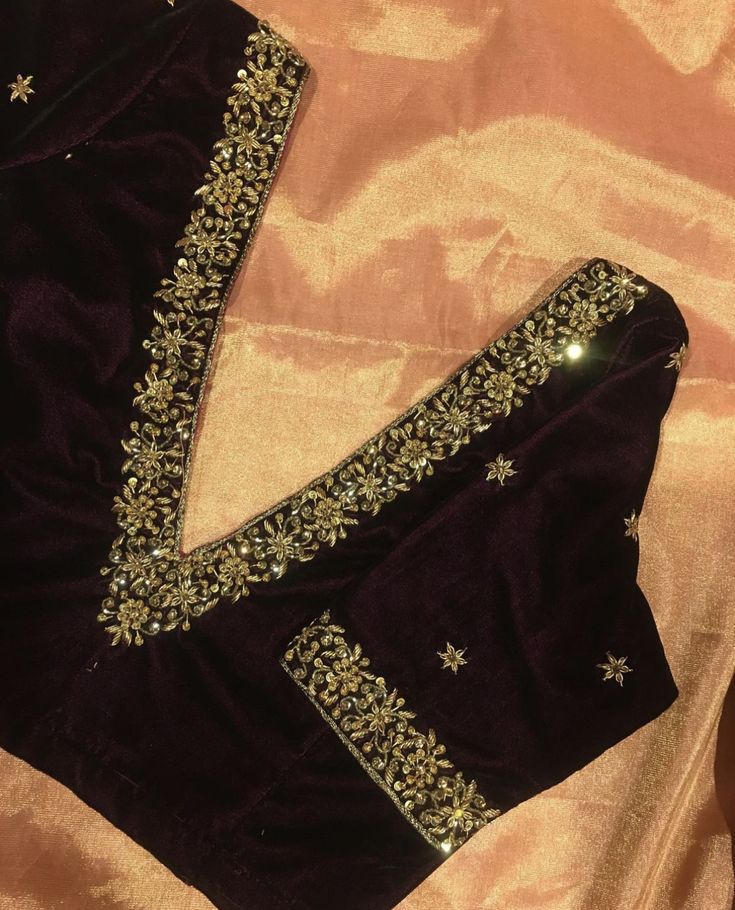 Blouse Back Neck Designs Silk Saree Work, Aari Latest Blouse Design, Black Welwet Blouse Designs, Boat Neck Velvet Blouse Designs, Blouse Velvet Designs, Velvet Blouse For Pattu Saree, Crepe Blouse Designs Latest, V Neck Maggam Work Blouses, Welwet Blouse Designs Latest Stylish