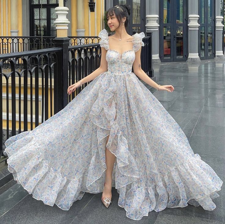 Cute 18th Birthday Outfits, Dress 18th Birthday, Korean Fashion Women Dresses, 18th Birthday Outfit, Princess Evening Dress, Satin Formal Dress, Flowery Dresses, Stylish Short Dresses, Fashion Sketches Dresses