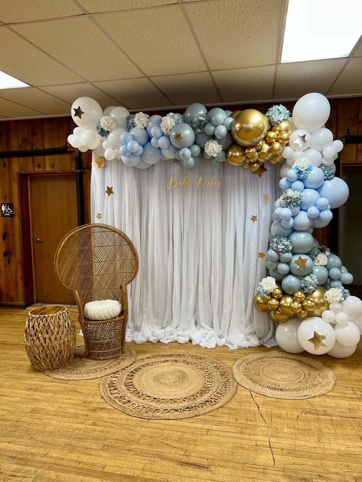 a balloon arch with blue and gold balloons