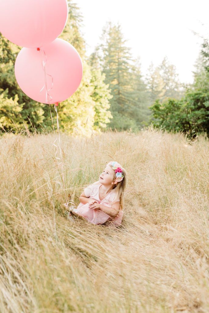 First birthday photo shoot at sunset with tutu's, flower crowns, and a giant pink balloon! #goldenhour #firstbirthday #sunsetphotos #tutu #flowercrown #firstbirthdayphotos Babies First Birthday, First Birthday Photoshoot, Birthday Photo Shoot, First Birthday Photo, Golden Hour Photography, Easy Entertaining, First Birthday Photos, Pink Balloons, Flower Crowns