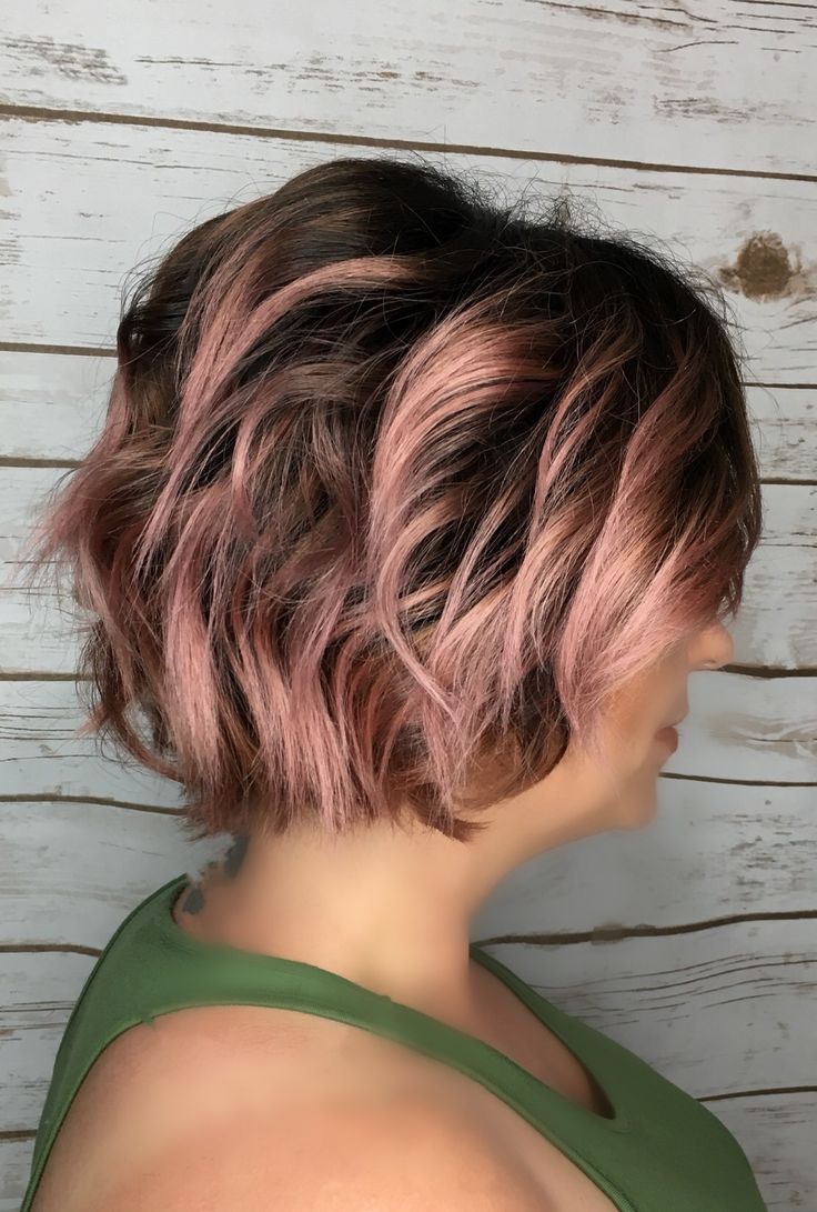 Rose gold short hair Short Rose Gold Hair Dark Roots, Rose Gold Highlights Short Hair, Pixie Pink Highlights, Rose Gold Hair Brunette Short, Rose Gold Highlights Brunette Dark Brown, Short Hair Pink Highlights, Rose Gold Bob Hair, Short Rose Gold Hair, Rose Gold Pixie Hair