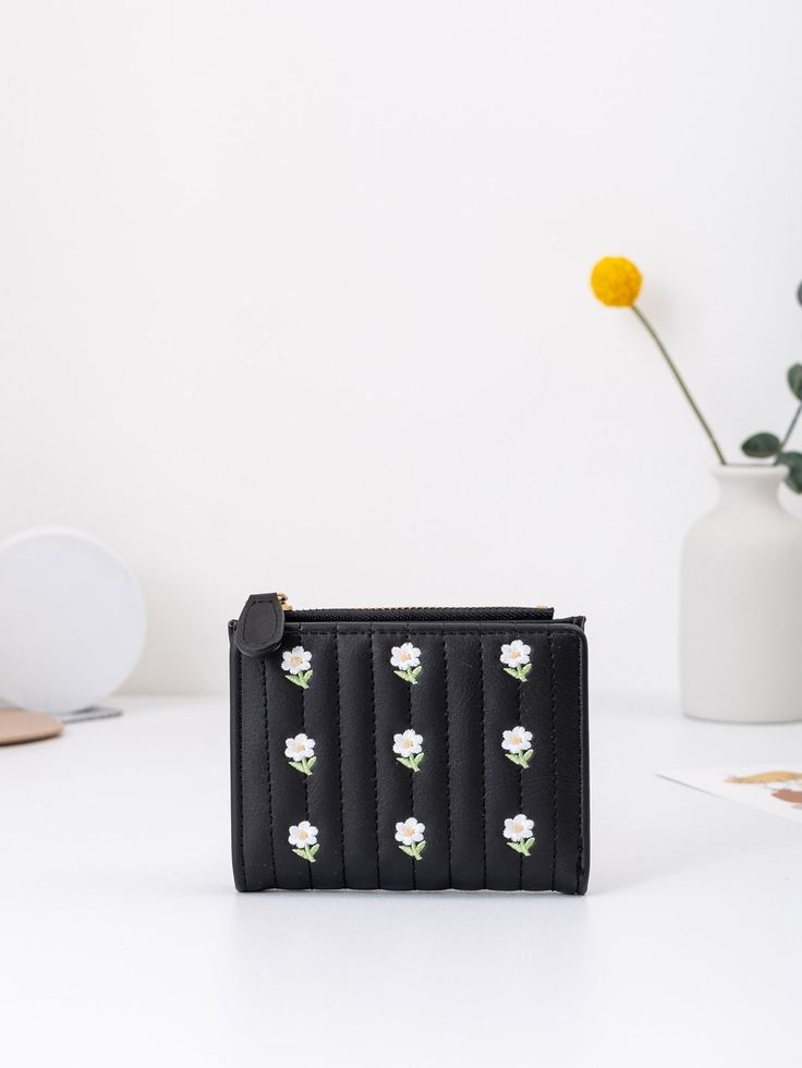 Black Preppy Collar  PU Floral Small Wallet Embellished   Women Bags Black Preppy, Quilted Pattern, Hand Embroidery Art, Small Wallet, Womens Purses, Pattern Floral, Embroidery Art, Floral Embroidery, Wallets For Women