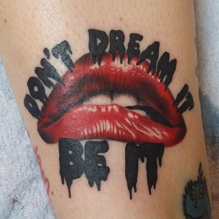 a woman's thigh with red lipstick on it and the words, don't dream