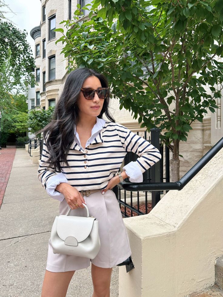 chic Parisian / French inspired summer to fall transition outfits with layers // petite friendly polished style Outfits With Layers, Petite Outfit Ideas, Summer To Fall Transition Outfits, Tomboy Shirts, Fall Transition Outfits, Office Casual Outfit, Draped Blouse, Transition Outfits, Stripe Tee