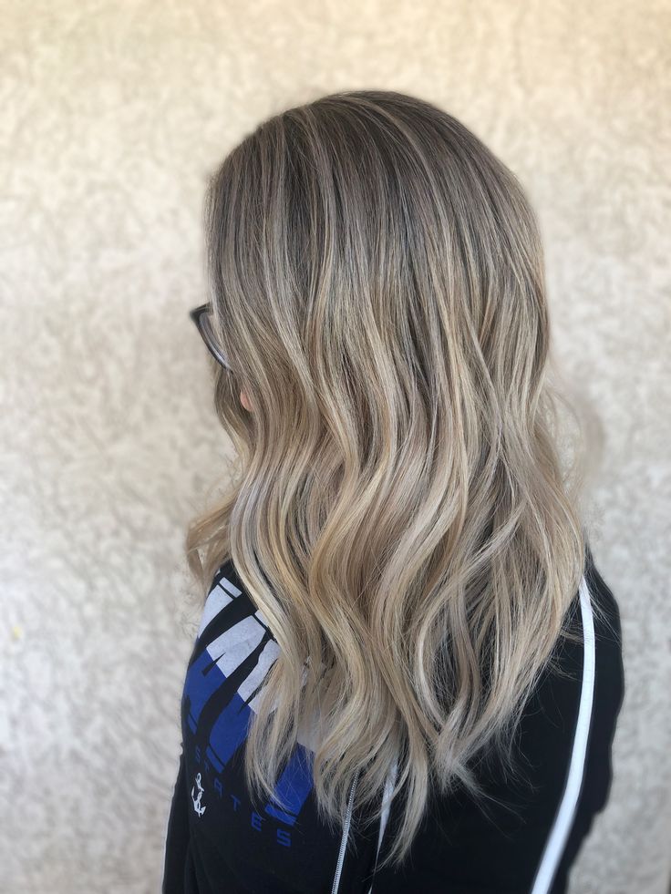 Cool Blonde Hair Colour, Cool Blonde Hair, Cool Blonde, Colored Highlights, Medium Length Hair Cuts, Blonde Hair Color, Cut And Color, Medium Length, Blonde Hair