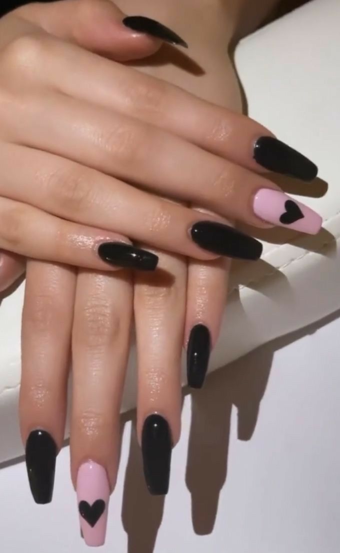 Solid Black Acrylic Nails Coffin, Simple Edgy Nails Coffin, Simple Nails Pointy, Cute Short Goth Nails, Nail Designs Coffin Black, Goth Acrylic Nails Coffin Short, Black And Pink Nail Ideas Simple, Valentines Nails Goth, Black Goth Nails Acrylic