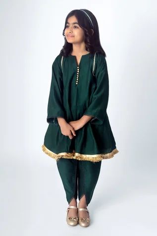 Shop for Ranikidswear Green Solid Kurta And Pant Set For Girls Online at Aza Fashions Potli Button, Embroidered Hem, Types Of Work, Embroidered Border, Luxury Sale, Green Girl, Pattern Embroidery, Kurta With Pants, Girl Online