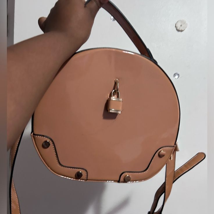 Taking Offers Brand New Crossbody Bag Trendy Crossbody Satchel With Snap Closure, Tan Crossbody Shoulder Bag With Logo, Tan Crossbody Bag With Magnetic Closure, Beige Crossbody Bag With Turn-lock Closure, Tan Crossbody Shoulder Bag With Silver-tone Hardware, Tan Crossbody Bag With Gold-tone Hardware, Crossbody Bag, Bag Lady, Brand New