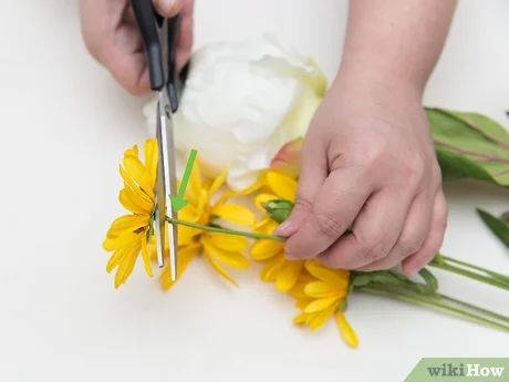 Diy Floral Hair Clip, Flower Barrettes Diy Hair, How To Make Flower Hair Pins, How To Make Hair Flowers, How To Make Flower Hair Clips, Diy Flower Clips For Hair, Diy Hair Flowers, Diy Flower Hair Clips, Hair Flower Tutorial